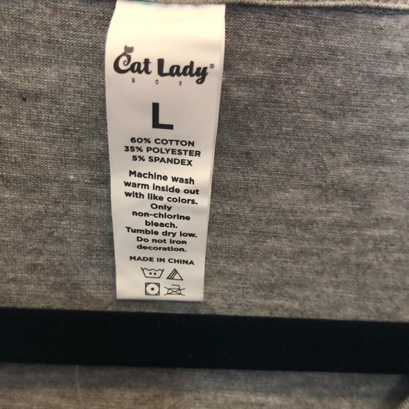 V neck cat tee - Picture 3 of 6